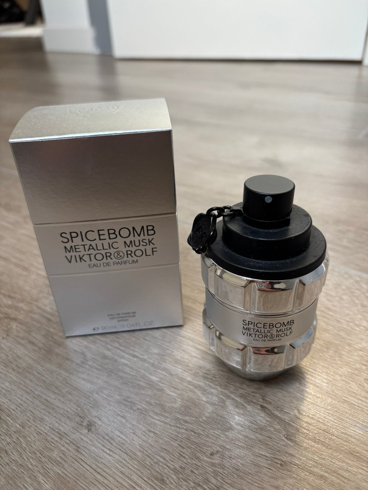 Spicebomb metallic musk 90ml parfum, Sieraden, Tassen en Uiterlijk, Uiterlijk | Parfum, Ophalen of Verzenden, Zo goed als nieuw