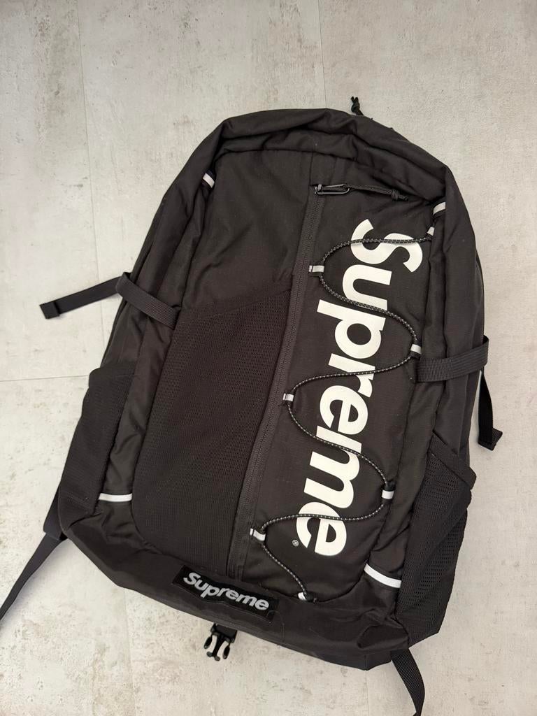 Supreme Rugzak Zwart - Zo goed als nieuw, Sieraden, Tassen en Uiterlijk, Tassen | Rugtassen, 25 tot 40 cm, Ophalen of Verzenden