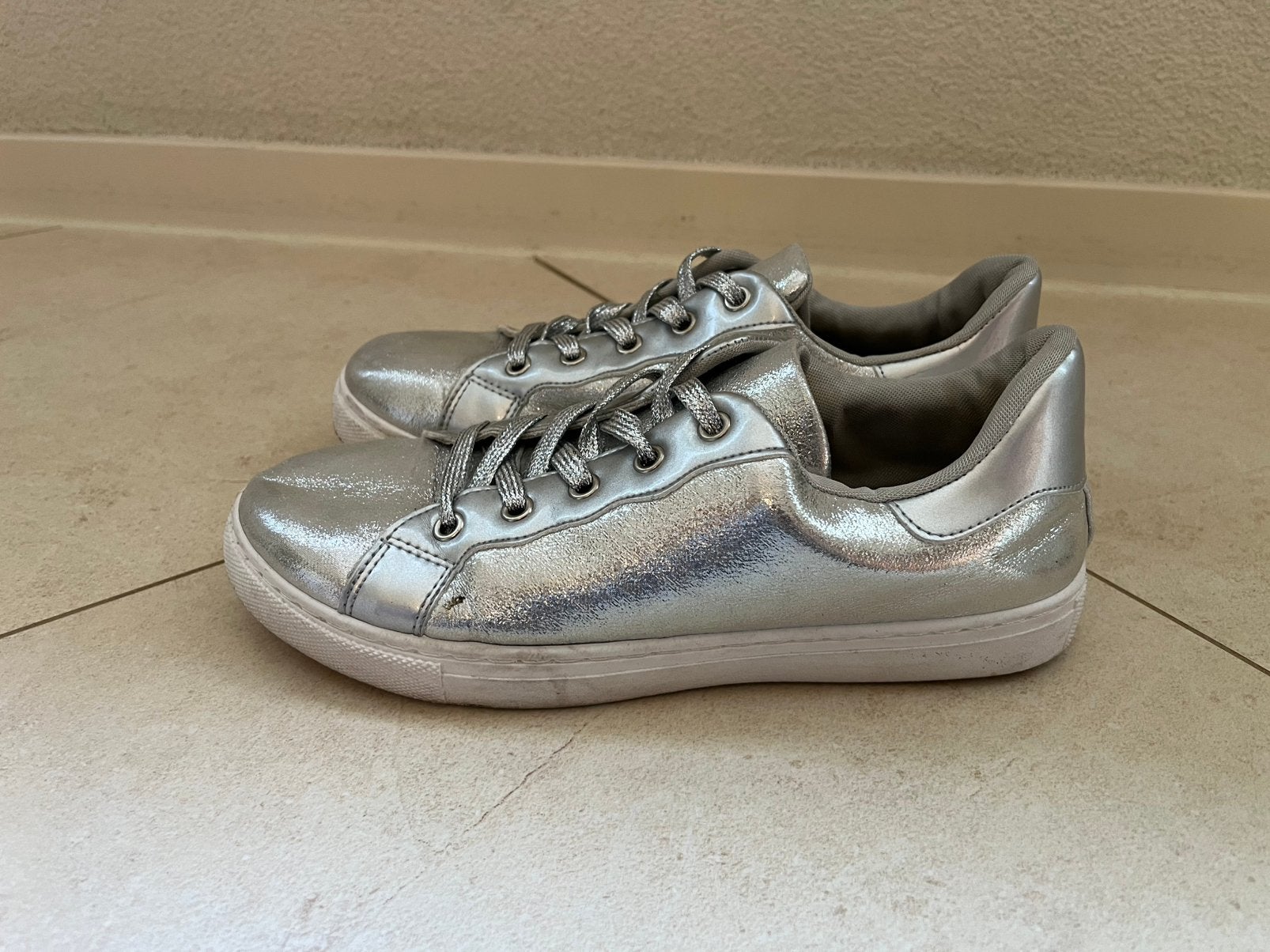 Sneakers zilver maat 39, Overige kleuren, Ophalen of Verzenden, Sneakers of Gympen, Zo goed als nieuw