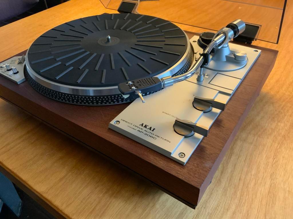 Akai AP 206c platenspeler met handgemaakt mahonie plint, Audio, Tv en Foto, Platenspelers, Ophalen of Verzenden, Zo goed als nieuw