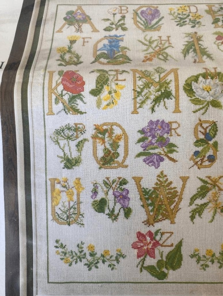 BORDUURPAKKET PERMIN BRODERI FLOWERS ABC, Verzenden, Nieuw, Handborduren, Borduurpakket