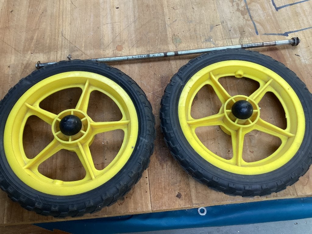 Set wielen met as voor karretje, Ophalen of Verzenden, Gebruikt
