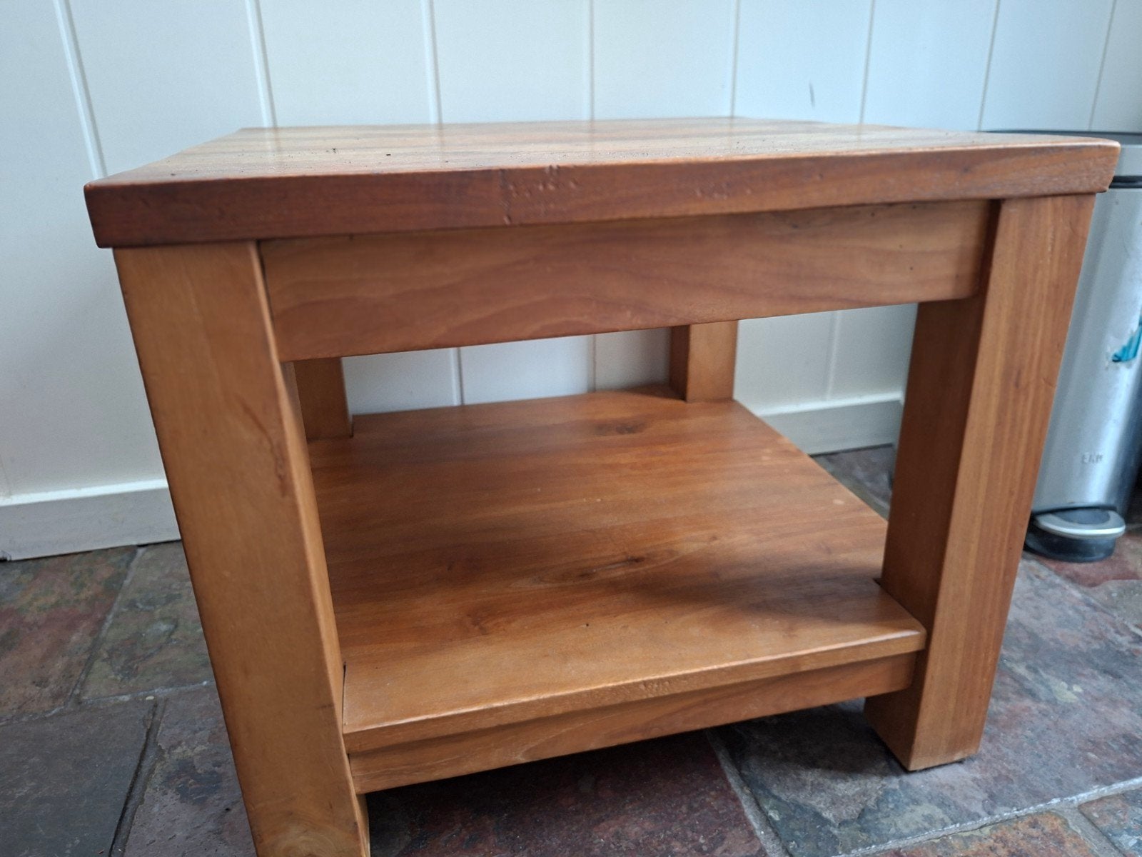 Houten bijzettafel met opbergruimte, teake, Minder dan 45 cm, Minder dan 55 cm, Gebruikt, Rustiek, Klassiek