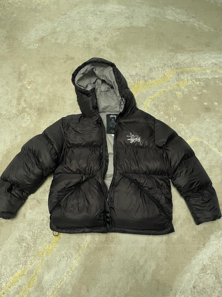 Stussy Winterjas Puffer Jacket Zwart Maat M 800 Fill, Ophalen of Verzenden, Zo goed als nieuw, Maat 48/50 (M), Zwart