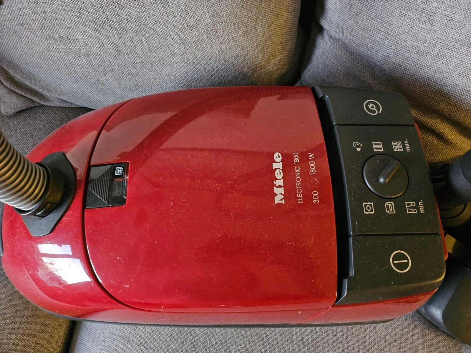 Miele stofzuiger 1800W met goede slang en stangvoet, Ophalen, Gebruikt, Stofzak, 1600 tot 2000 watt