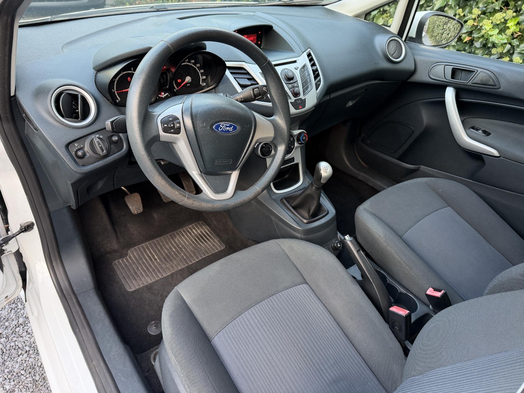 Foto 9 van Ford Fiesta 1.25 Champion | Airco | Elekt. Ramen | Radio / C