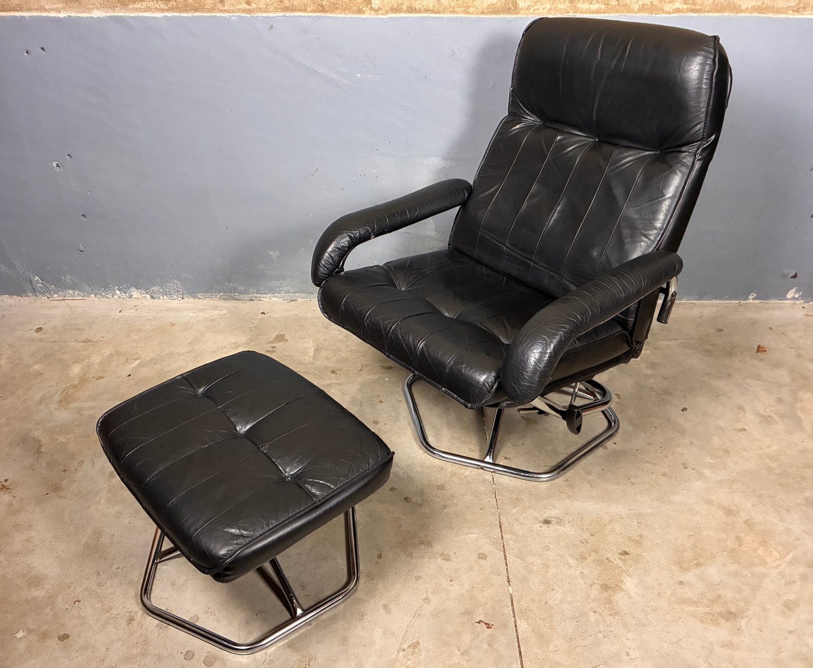 Sale: Unico Deens design fauteuil hocker leder recliner, Ophalen, Vintage seventies recliner Deens Design, Zo goed als nieuw, Unico