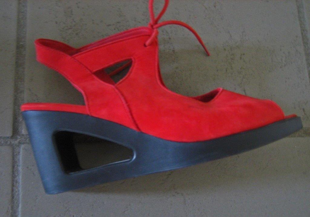 Aparte rode nubuck sandaal met designhak ARCHE 38 snazzeys, Verzenden, Sandalen of Muiltjes, Zo goed als nieuw, Arche