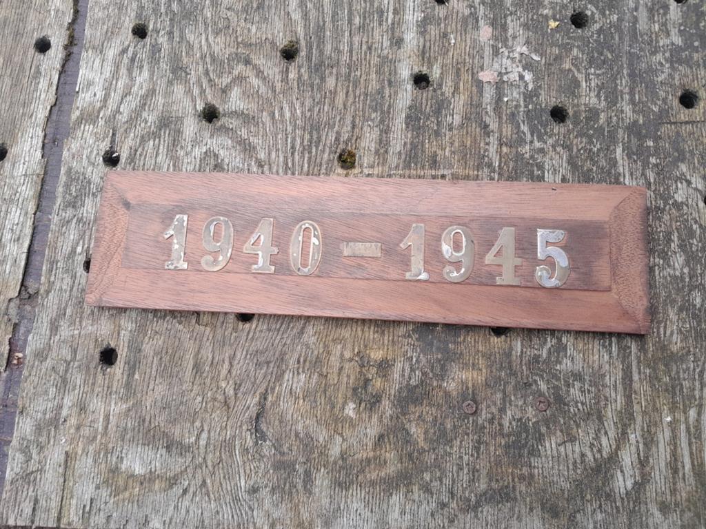 Bevrijding bordje 1945 herdenkingsplaquette, Verzamelen, Militaria | Tweede Wereldoorlog, Ophalen of Verzenden, Overige soorten