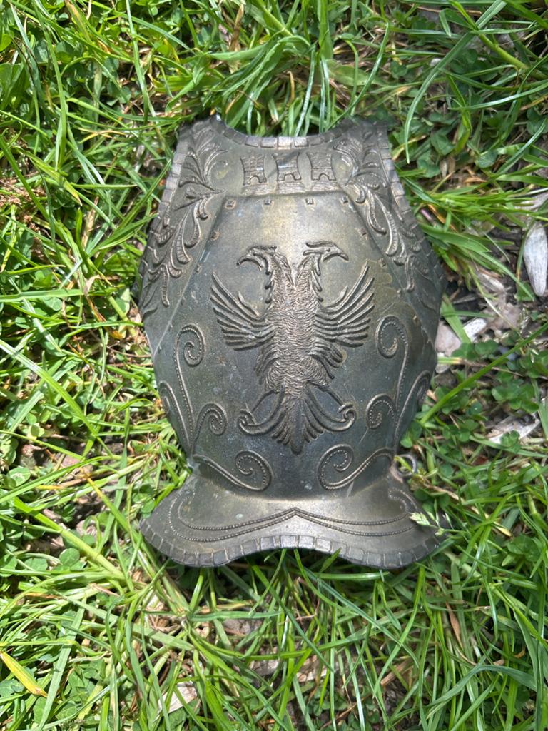 Decoratief Harnas Borstplaat met Dubbele Adelaar, Ophalen of Verzenden