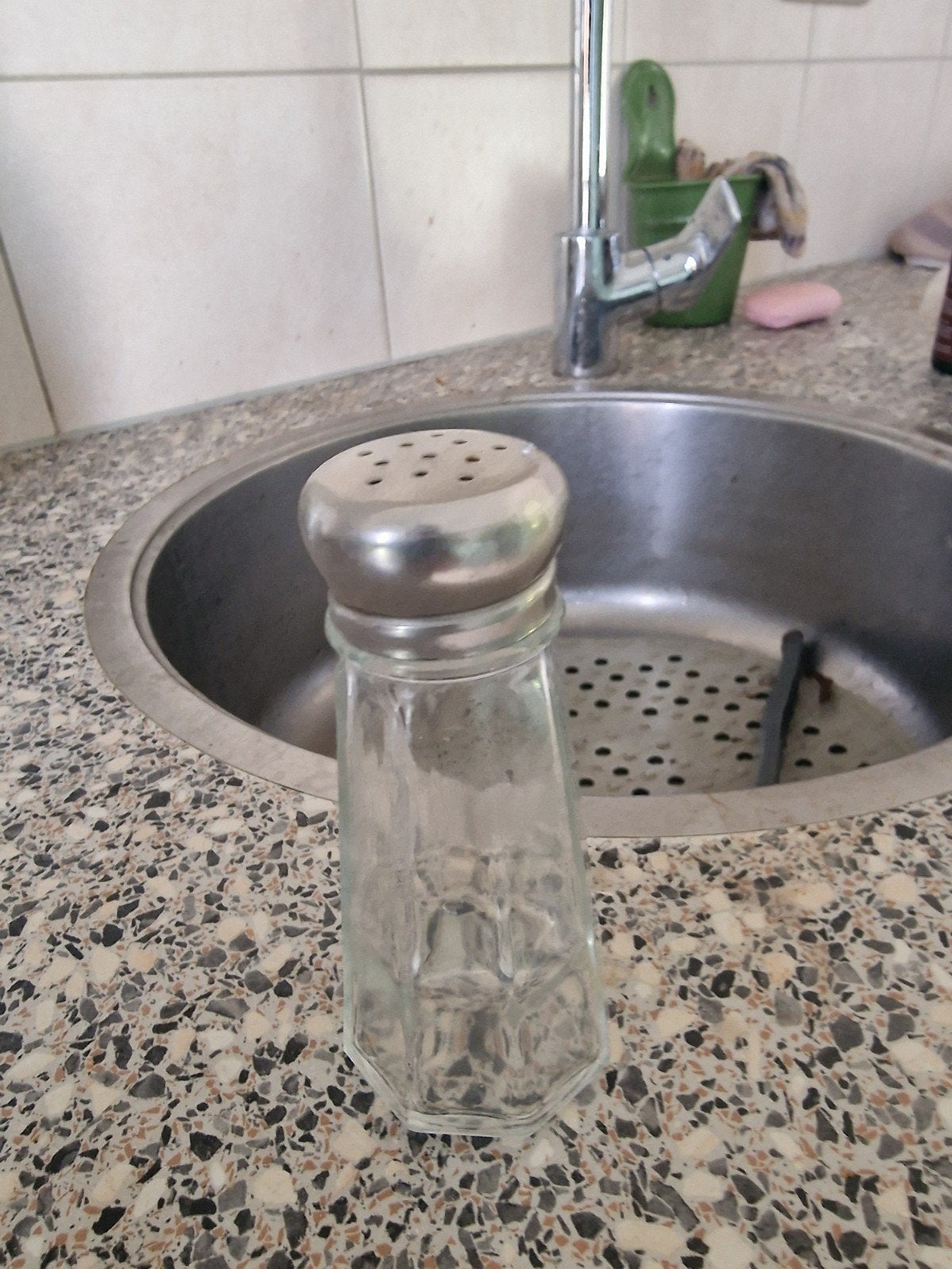 Oud glazen zoutvaatje met metalen dop rvs, Ophalen of Verzenden