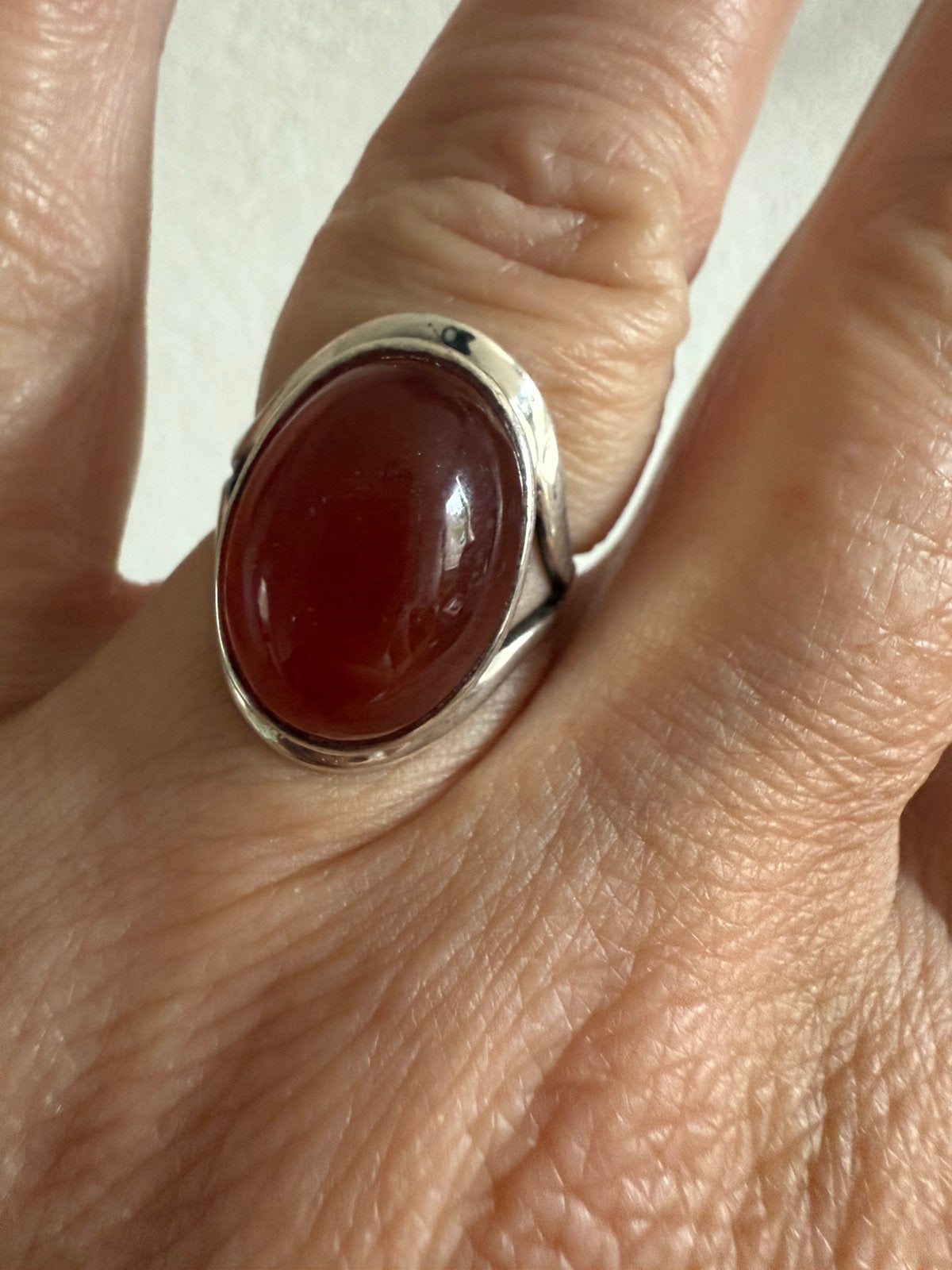 M086/ Prachtige Zilveren gesigneerde CARNEOOL ring 17, Sieraden, Tassen en Uiterlijk, Ringen, Gebruikt, Dame, 17 tot 18, Oranje