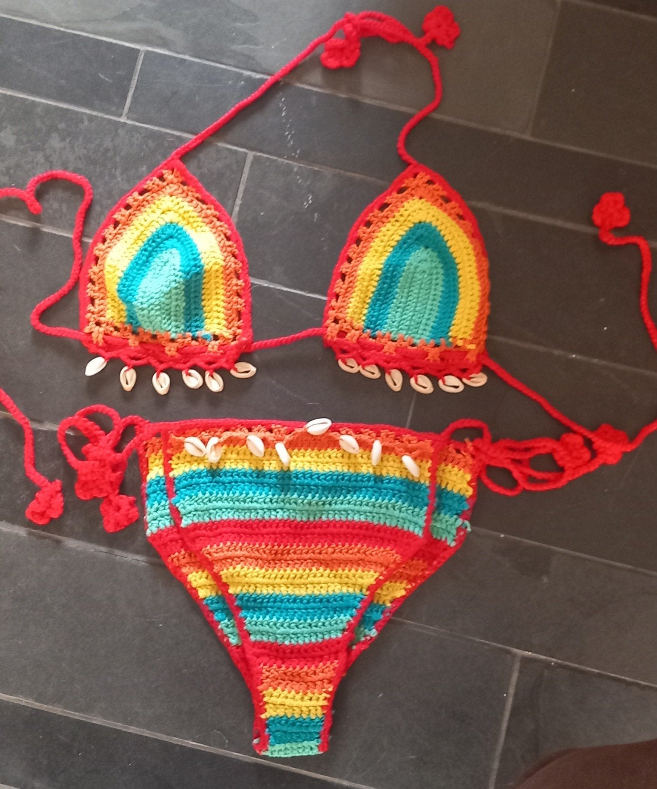 Handgemaakte gehaakte bikini met schelpjes, Meerkleurig, Ophalen of Verzenden, Zo goed als nieuw, Handgemaakt