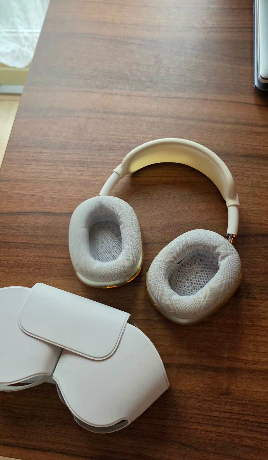 Apple AirPods Max (met Lightning) + bescherming, Bluetooth, Ophalen of Verzenden, Zo goed als nieuw, Wit
