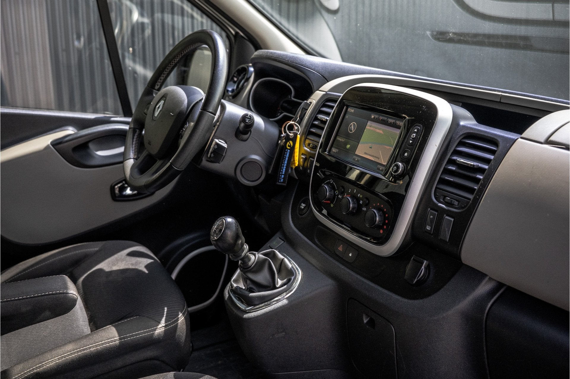 Renault Trafic Passenger *1.6 dCi 9-Pers L2H1 | Incl. BPM, B, Voorwielaandrijving, Stof, Gebruikt, 2000 kg