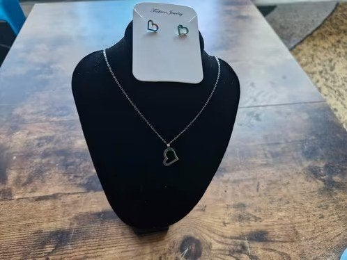 Gekleurd hart met oorbellen van roestvrij staal 7 hh, Overige materialen, Overige kleuren, Onbekend, Nieuw