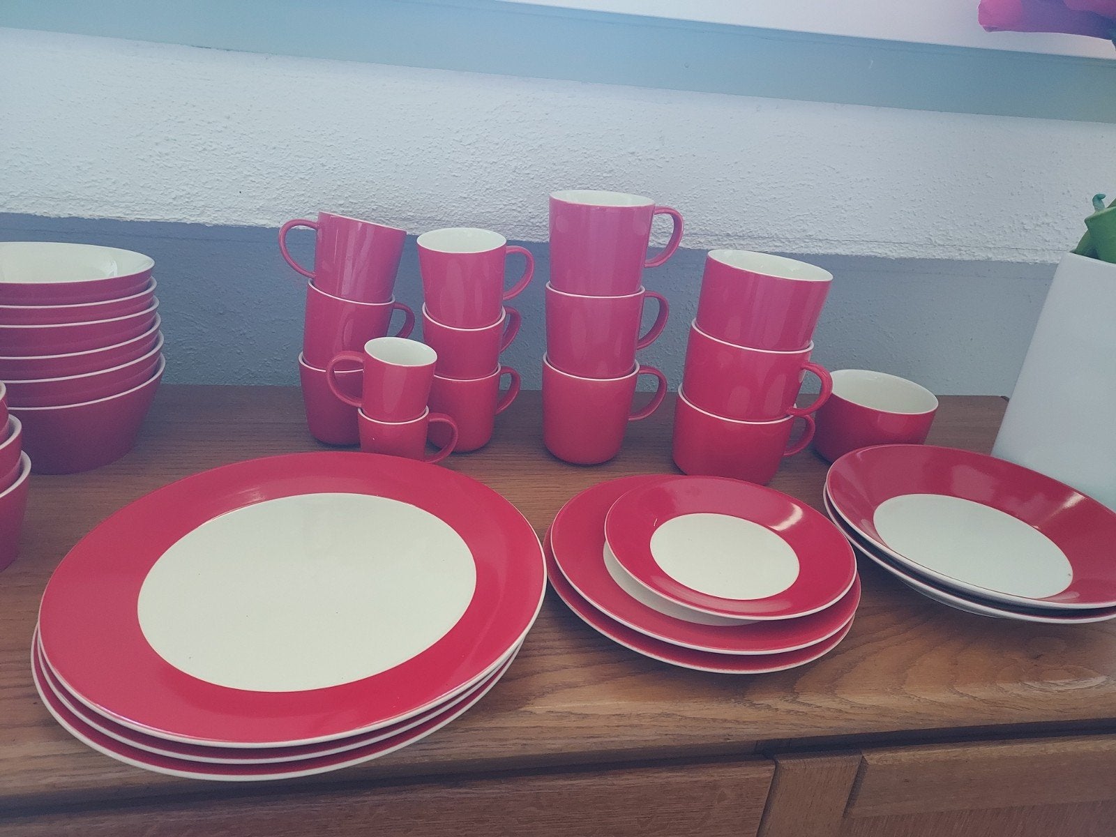 Hema ceramic rood servies, Ophalen, Keramiek, Zo goed als nieuw, Bord(en)