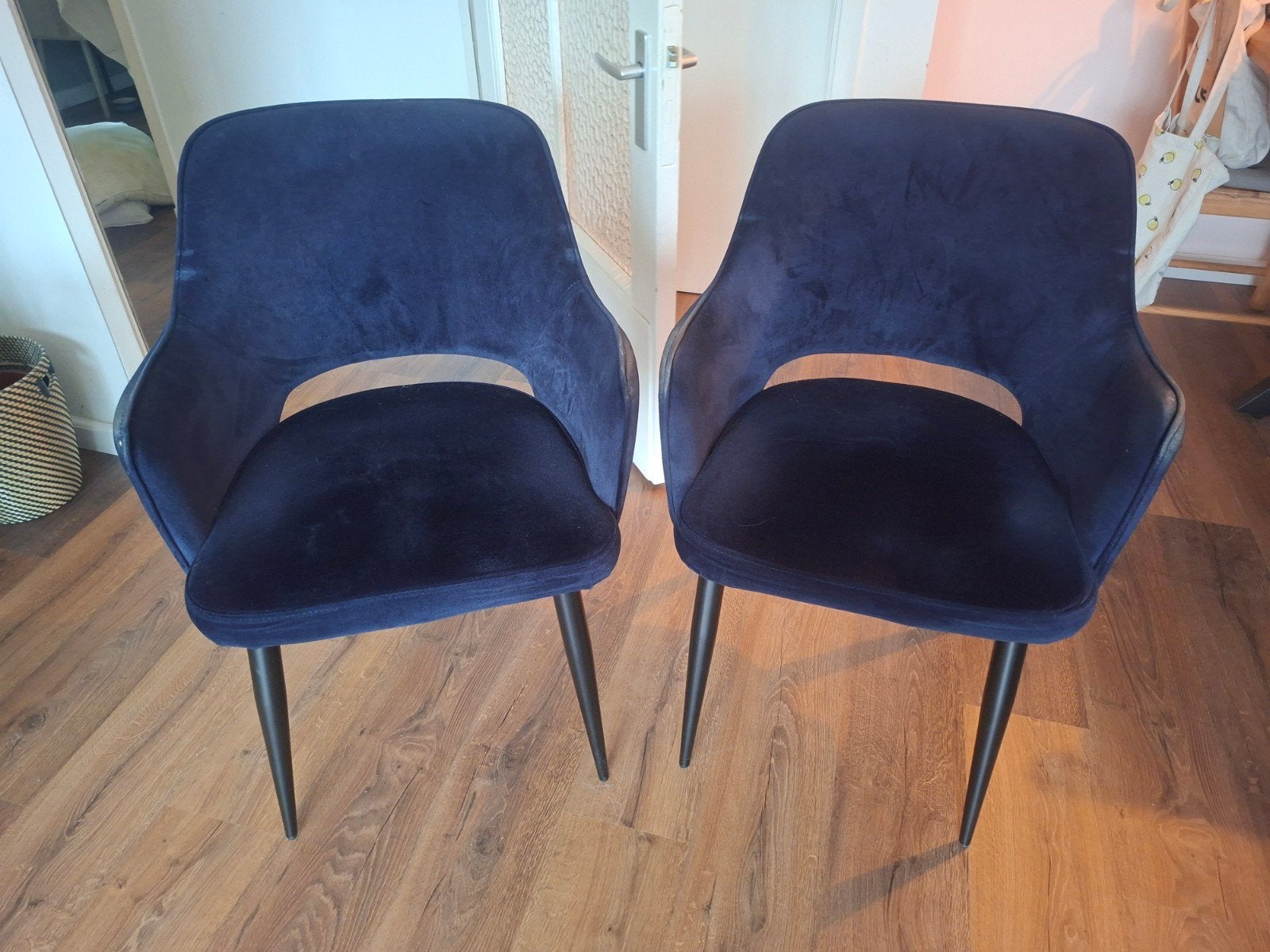 Twee velvet/fluwelen eetkamerstoelen Puck van Karwei (blauw), Ophalen, Gebruikt, Twee, Blauw