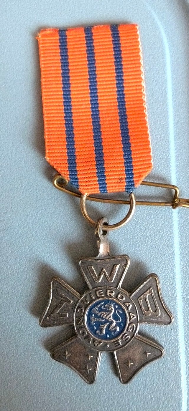 Zilverkleurige Vierdaagse medaille met oranje-blauw lint, Verzenden, Overige materialen, Nederland