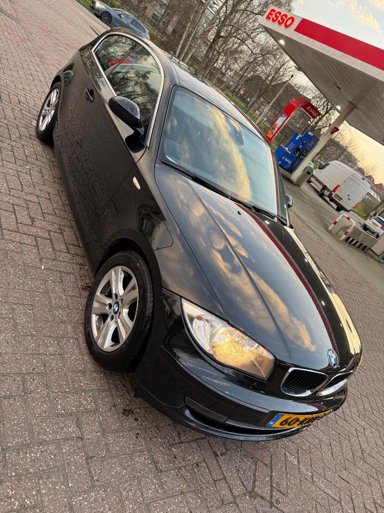 BMW 1-Serie 1.6 I 116 3DR 2010 Zwart, Auto's, BMW, 1-Serie, 4 cilinders, 1200 kg, Particulier