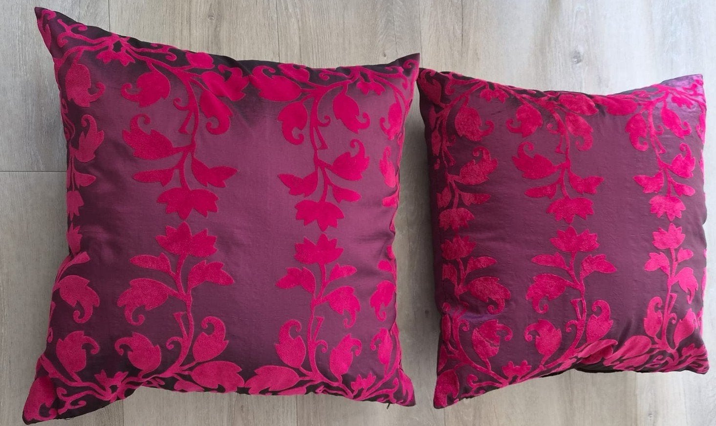 2 decoratieve sierkussens Hema, kleur paars,fushiaroze, Ophalen of Verzenden, Gebruikt, Overige kleuren, Vierkant