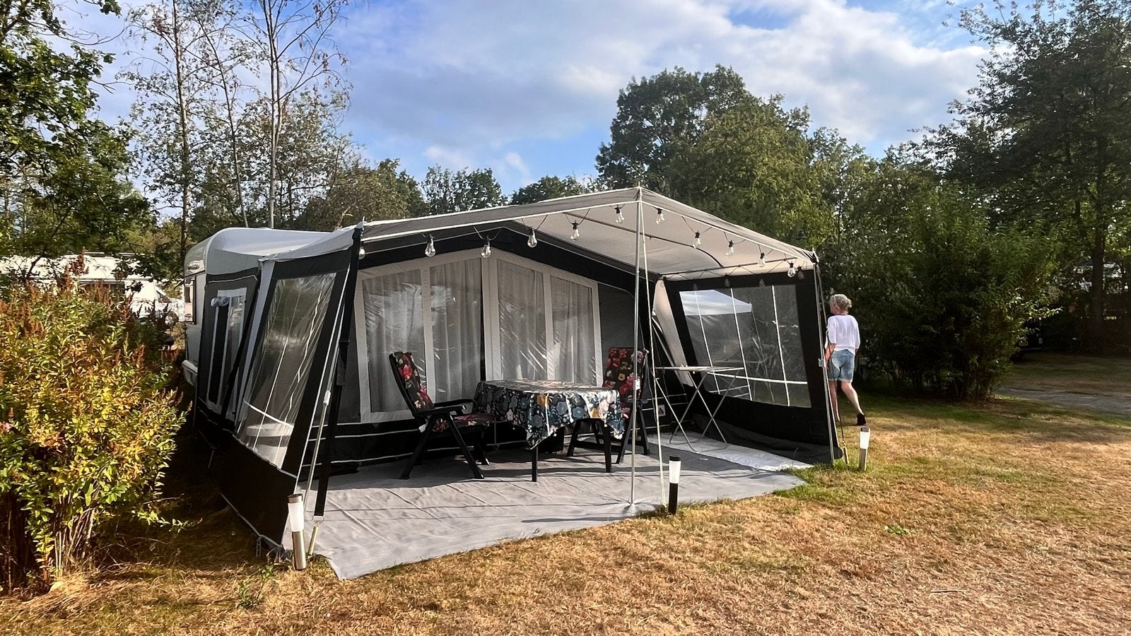 Chateau Calista 450 met z.g.a.n. Dorema voortent, Rondzit, Particulier, Openslaande ramen, 5 tot 6 meter