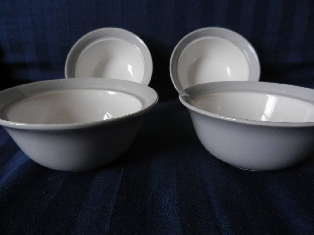 Vier kommen Potterie De Driehoek Huizen servies F250 nw.st., Keramiek, Nieuw, Ophalen of Verzenden, Kom(men)