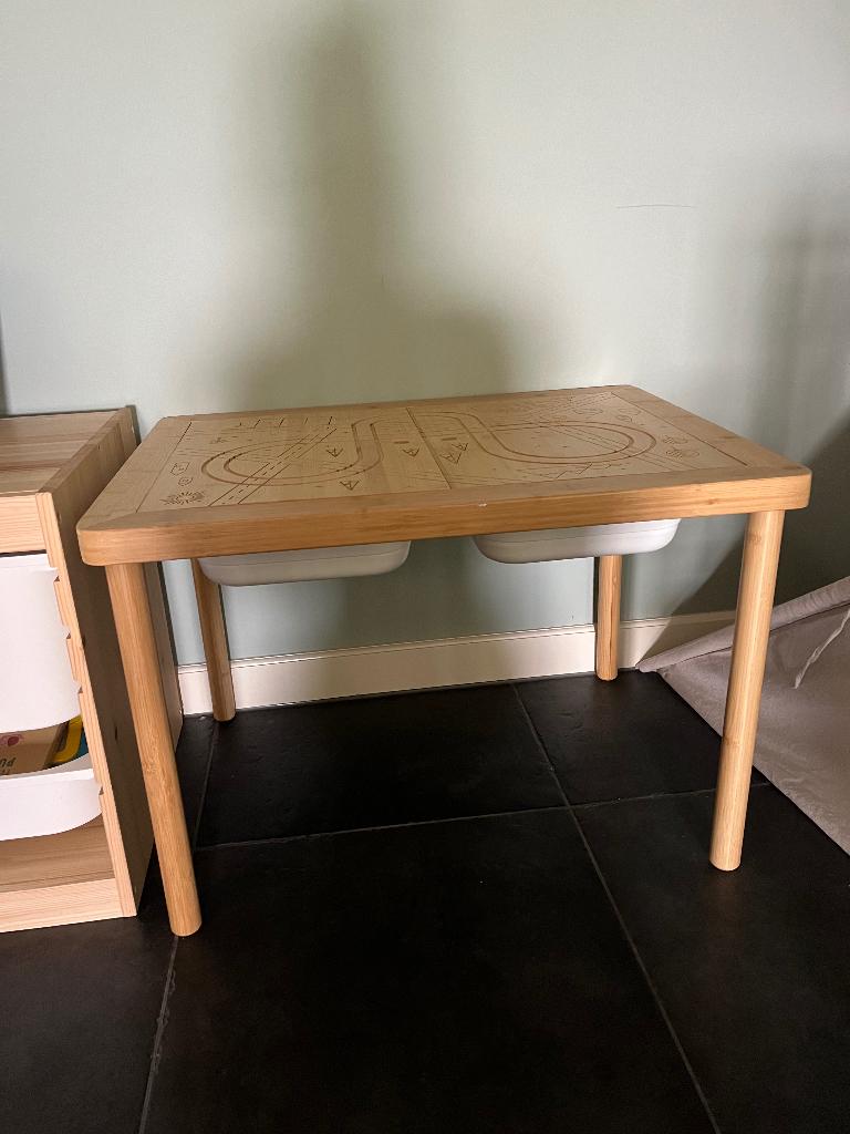 Tafeltje van Petite Amélie, Ophalen, Zo goed als nieuw, Tafel(s) en Stoel(en)