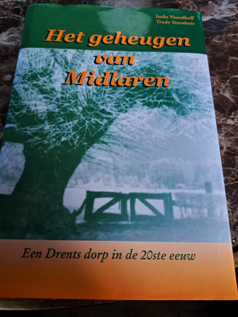 Het geheugen van Midlaren: Een Drents dorp in de 20ste eeuw, Boeken, Ophalen of Verzenden, 20e eeuw of later, Gelezen, Ineke Noordhoff, Trudy Steenhuis