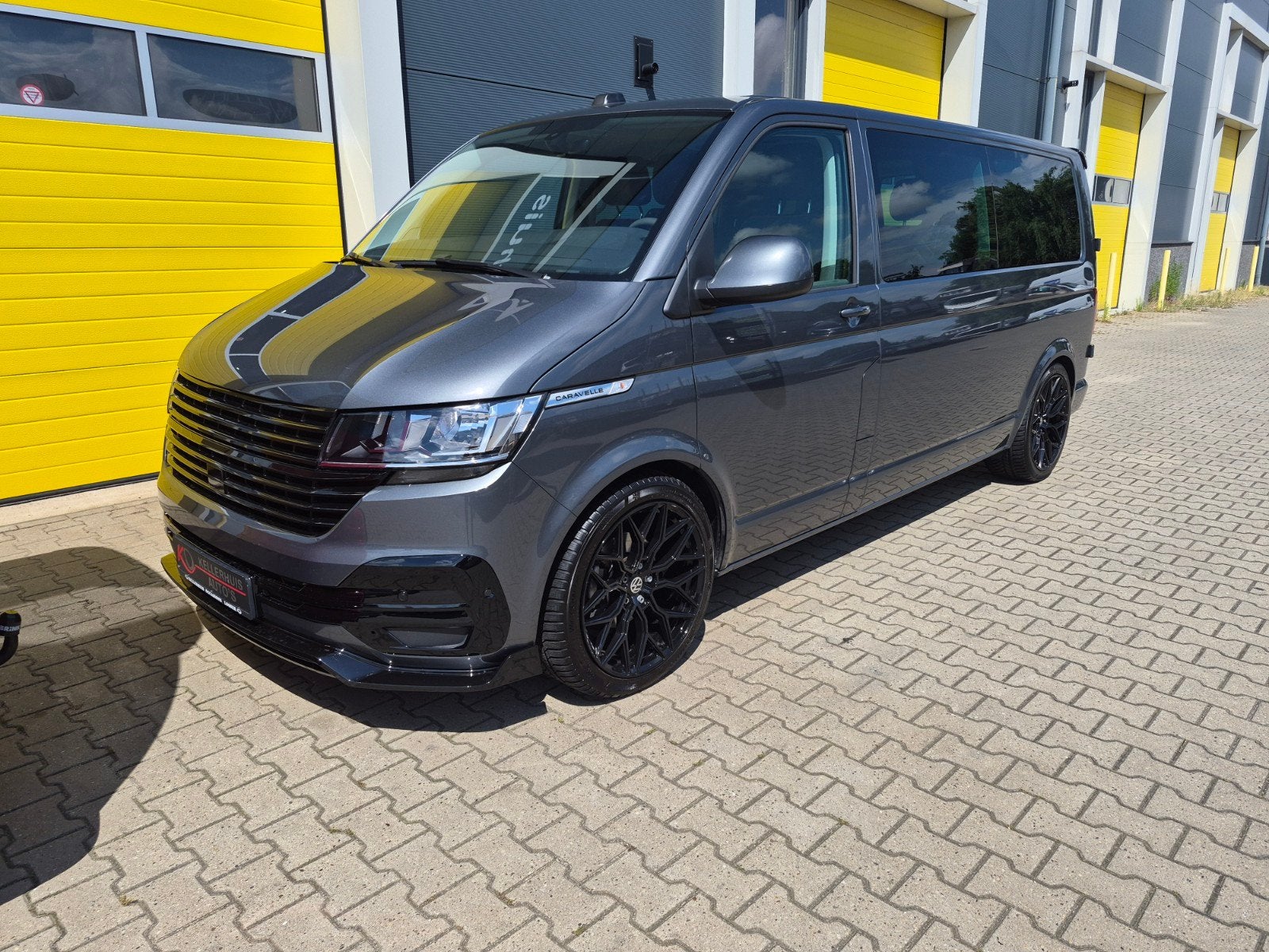 Volkswagen Transporter Kombi 2024 Grijs, Auto's, Automaat, Zwart, 4 cilinders, Volkswagen