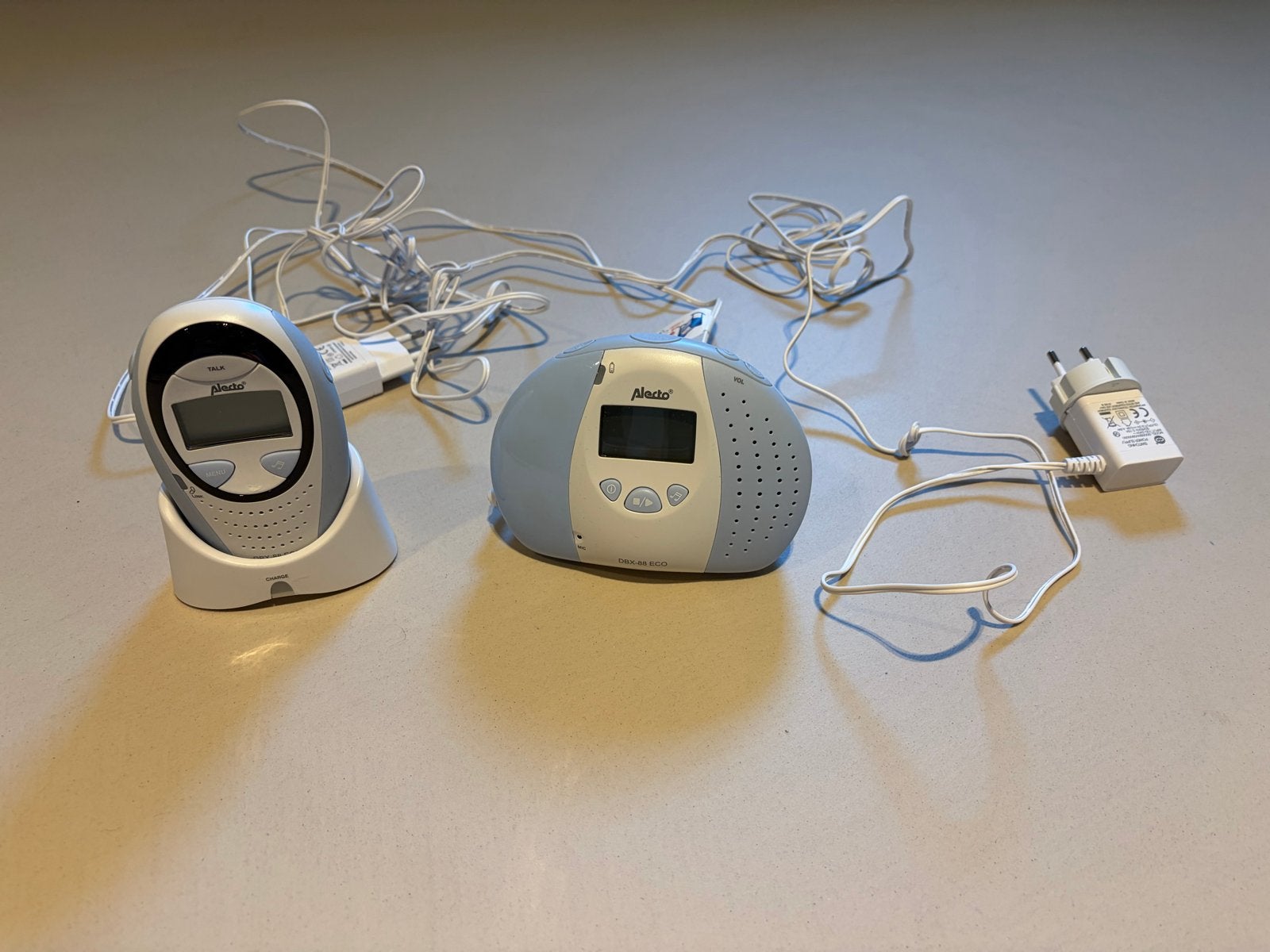 Alecto DBX-88 ECO Babyfoon met Oplaadstation, Ophalen of Verzenden, Gebruikt, 250 meter of meer, Digitaal