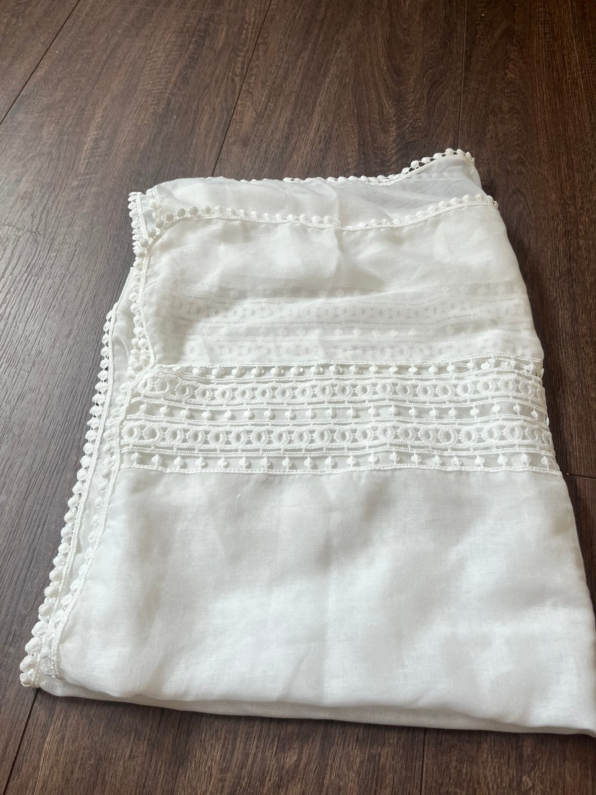 Bijou Brigitte witte sjaal met kanten details, Ophalen of Verzenden, Zo goed als nieuw, Maat 46/48 (XL) of groter, Sjaal