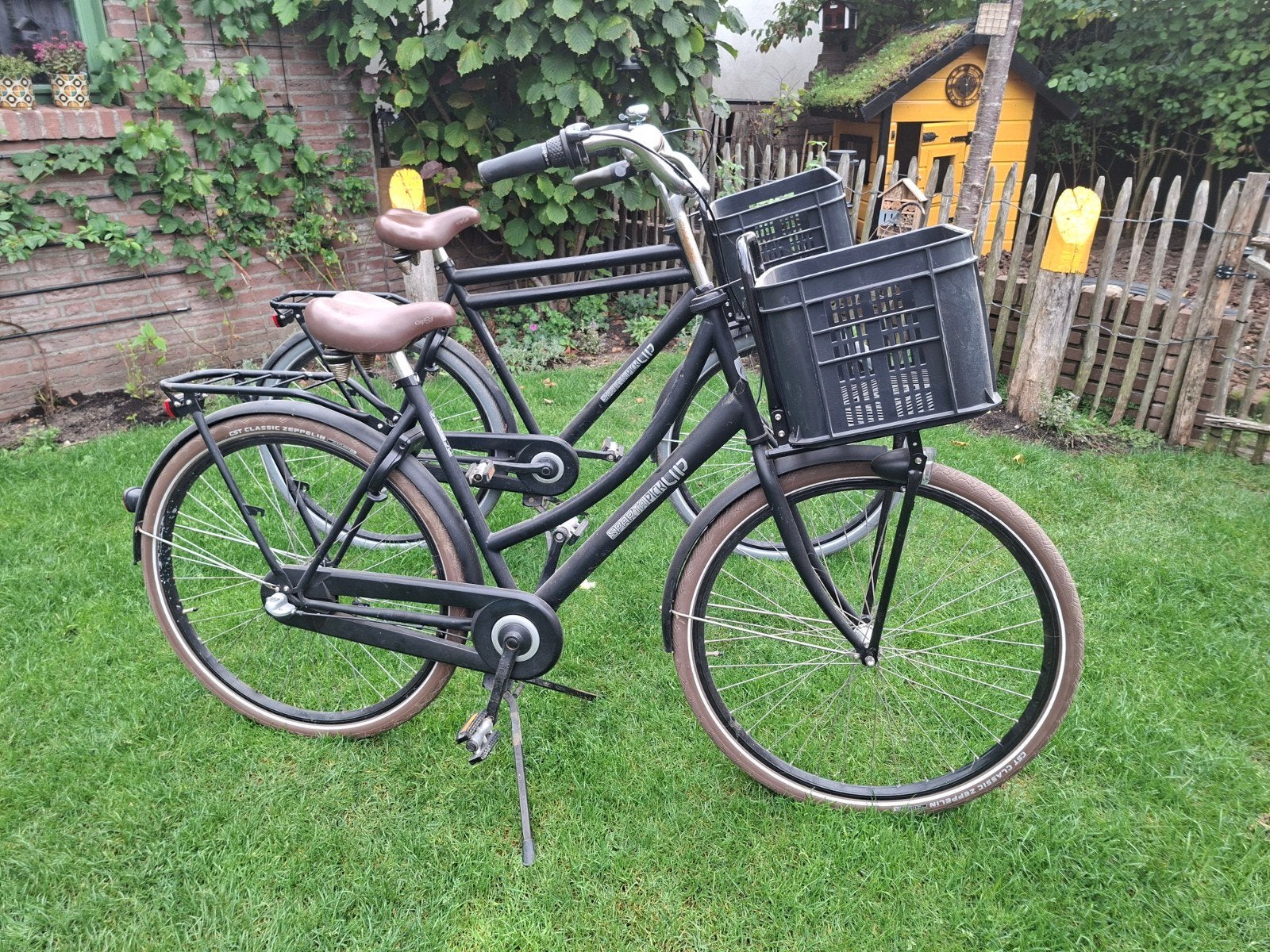 Twee zwarte transportfietsen met kratten Sparta Pick up, Terugtraprem, Versnellingen, Ophalen, Overige merken