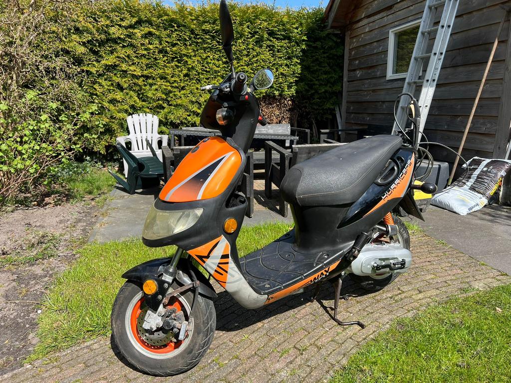 Keeway Hurricane 50cc tweetakt (met werk), Ophalen, Zo goed als nieuw, Benzine