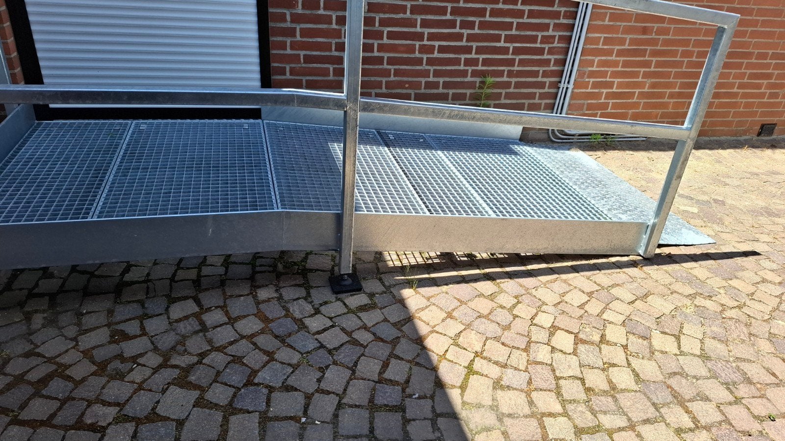 Robuuste metalen rolstoelhelling met leuning, Ophalen