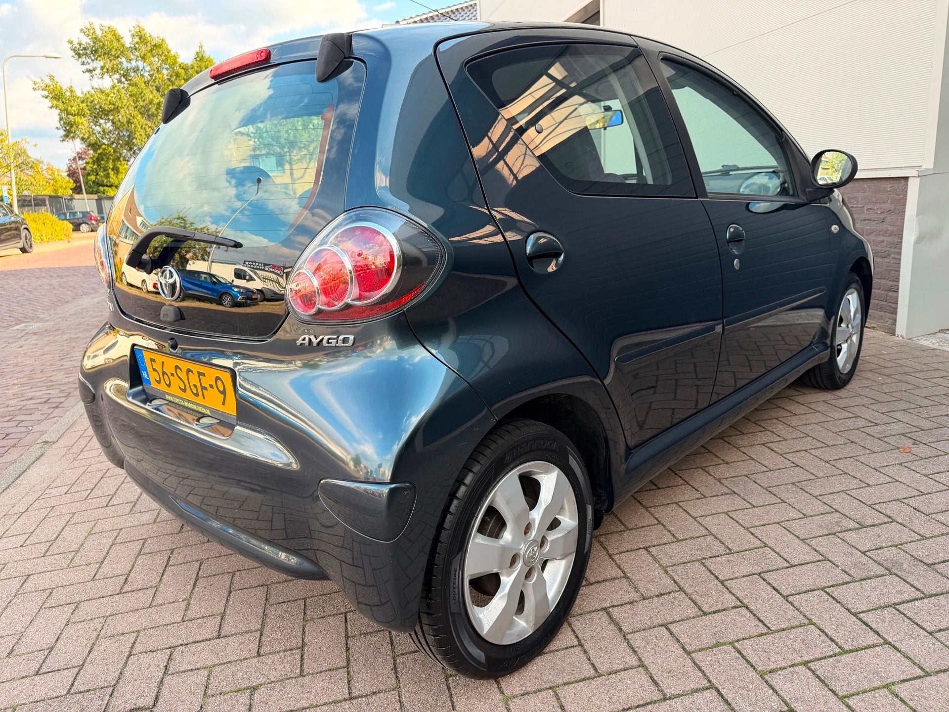 Toyota Aygo 1.0-12V Aspiration Green Navigator/Airco/Leder/N, Auto's, Voorwielaandrijving, Euro 5, Gebruikt, 4 stoelen