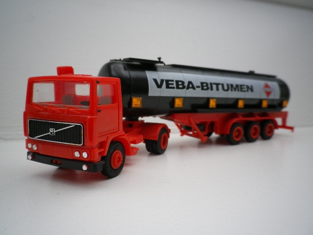 Herpa Volvo F10 tanker Veba Bitumen, Ophalen of Verzenden, Gebruikt, Bus of Vrachtwagen, Herpa