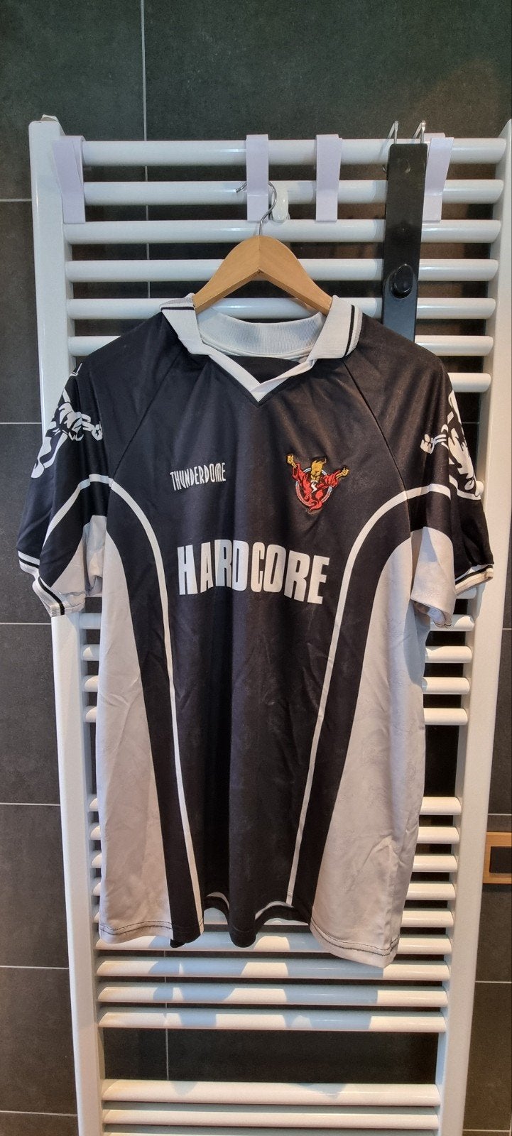 Thunderdome 25 Years Hardcore Voetbalshirt XXL, Kleding | Heren, T-shirts, Zo goed als nieuw, Overige maten, Zwart, Ophalen of Verzenden