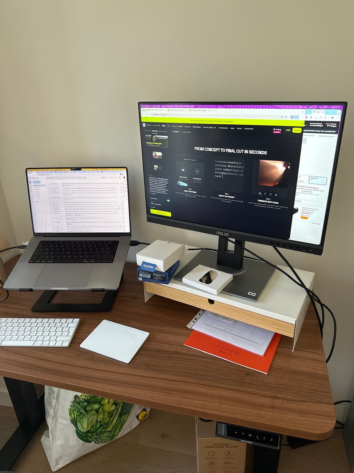 Monitor stand with bamboo drawer, Computers en Software, Ophalen, Zo goed als nieuw