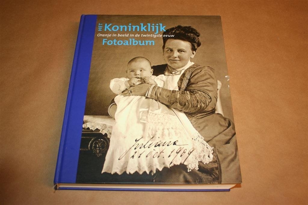 Boek. Het koninklijk fotoalbum. Oranje in beeld in 20e eeuw., Verzamelen, Koninklijk Huis en Royalty, N.v.t., N.v.t., Ophalen of Verzenden