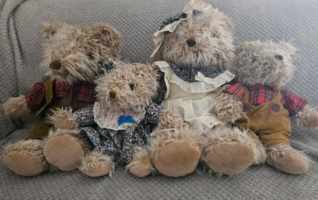 Set van 4 vintage teddyberen met kleding, Gebruikt, Beer, Ophalen of Verzenden, Middelgroot (20 tot 80 cm)