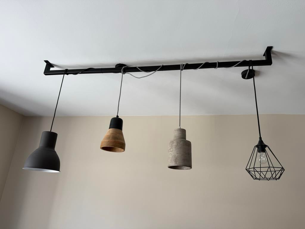 Industriële hanglampen aan buis - loftdeur, Huis en Inrichting, Lampen | Hanglampen, Ophalen of Verzenden, Gebruikt, Metaal, 75 cm of meer