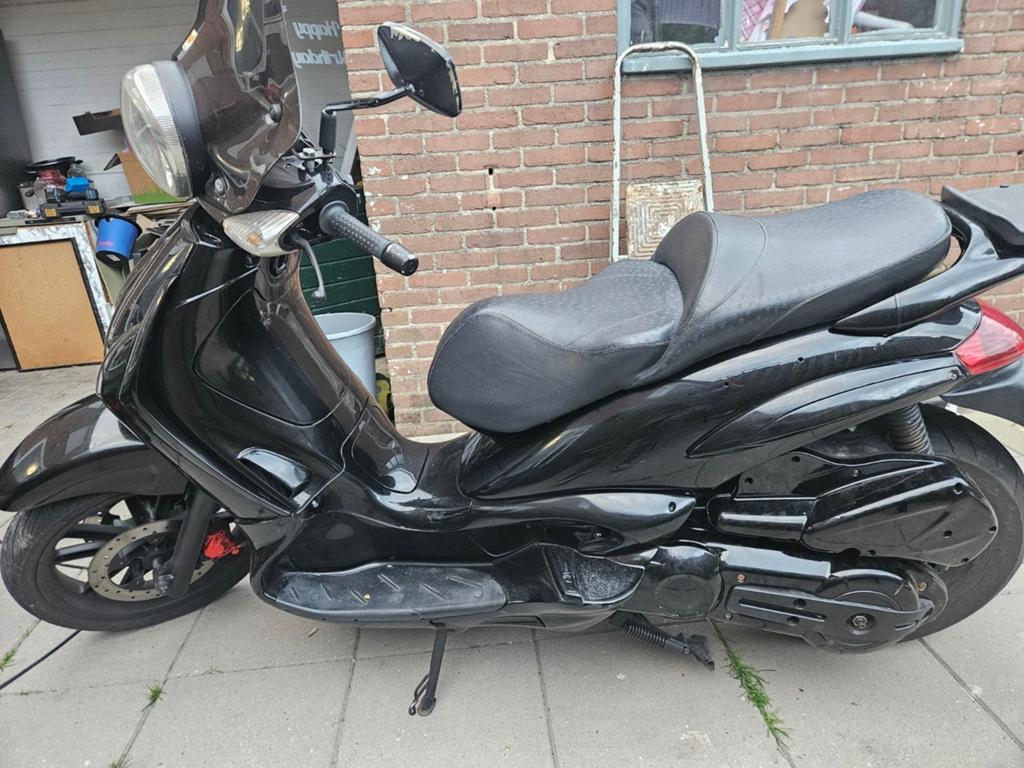 Piaggio Beverly 500cc 180cc 125cc 172cc 50cc 70cc 350cc, Fietsen en Brommers, Brommeronderdelen | Algemeen, Zo goed als nieuw