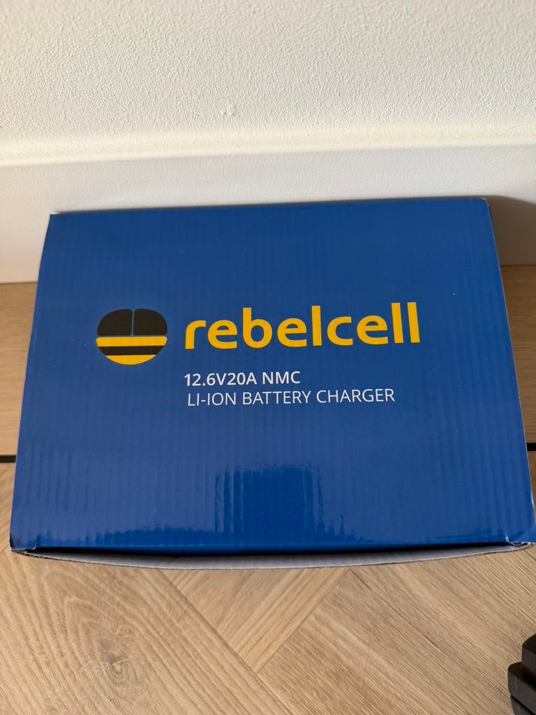 Rebelcell Outdoorbox 12.50 AV met lader, Ophalen of Verzenden, Zo goed als nieuw
