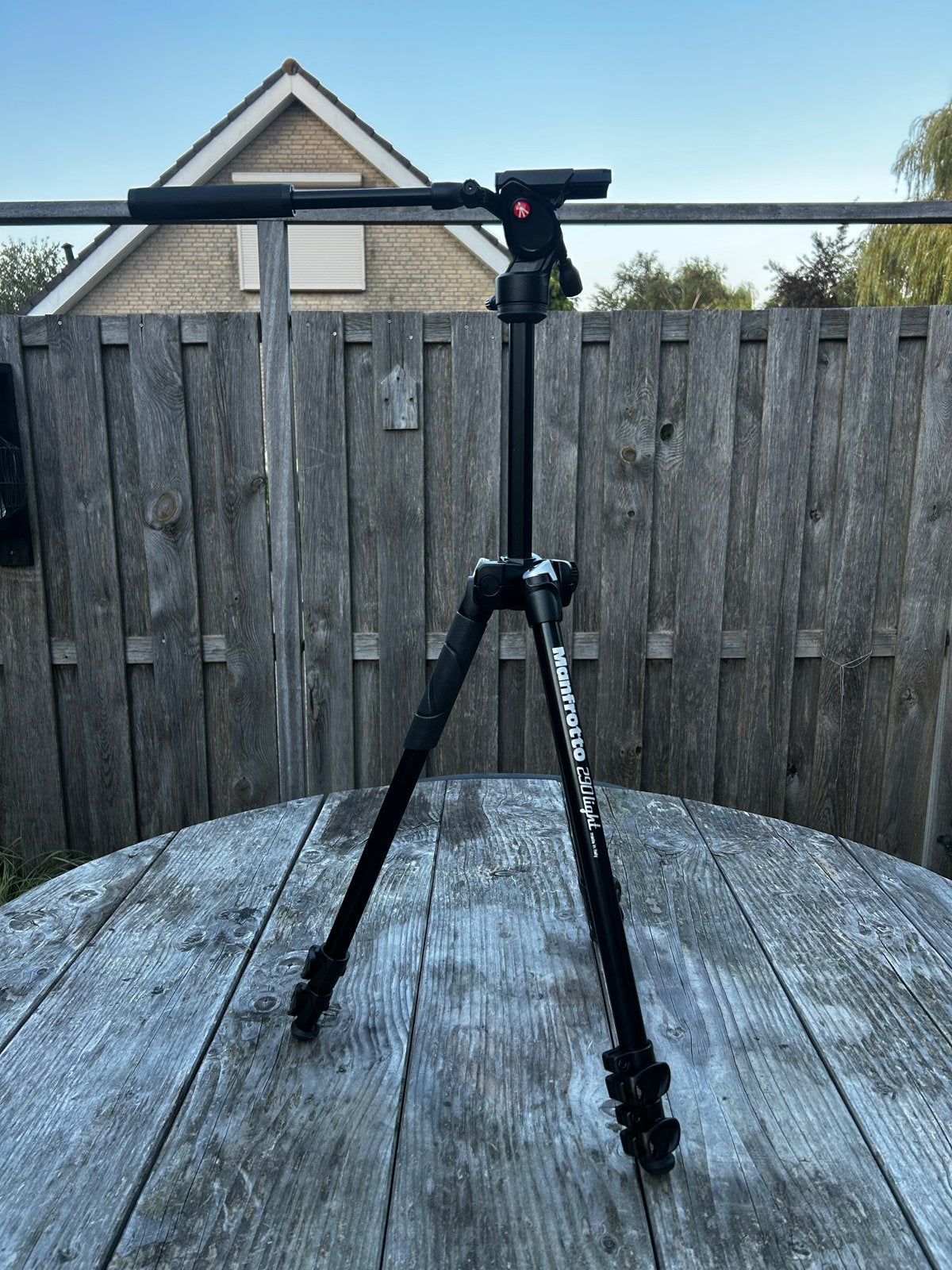 Manfrotto 290 Light statief met BeFree Live videokop, Zo goed als nieuw, 150 tot 175 cm, Ophalen of Verzenden, Driepoot