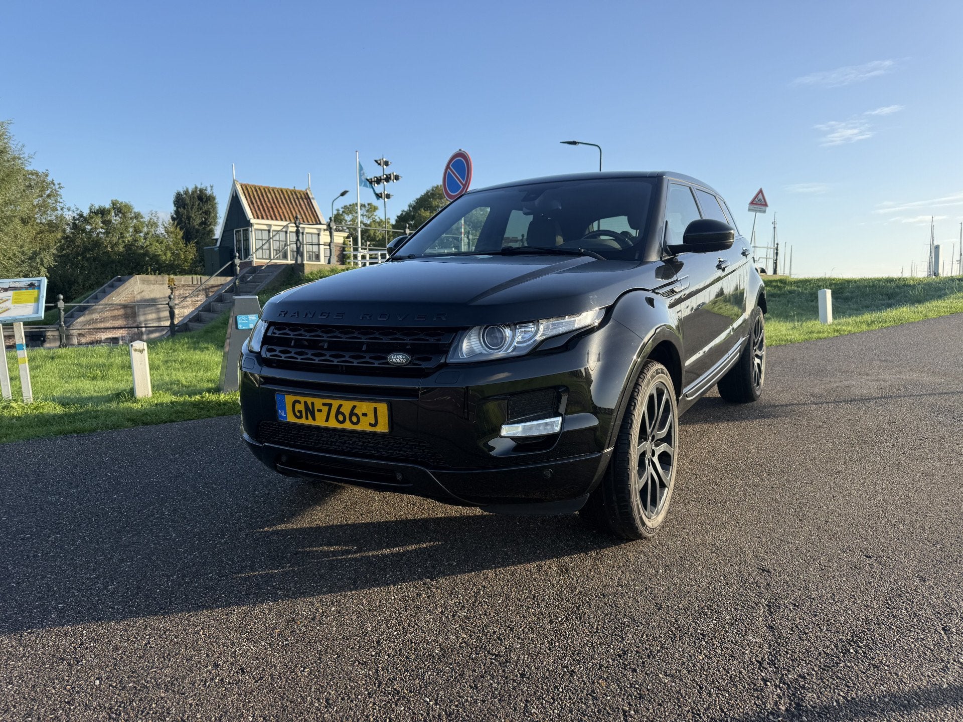 Land Rover Range Rover Evoque 2.0 TD4 Pure bj2015/parkeersen, Auto's, Gebruikt, Zwart, 4 cilinders, 150 pk