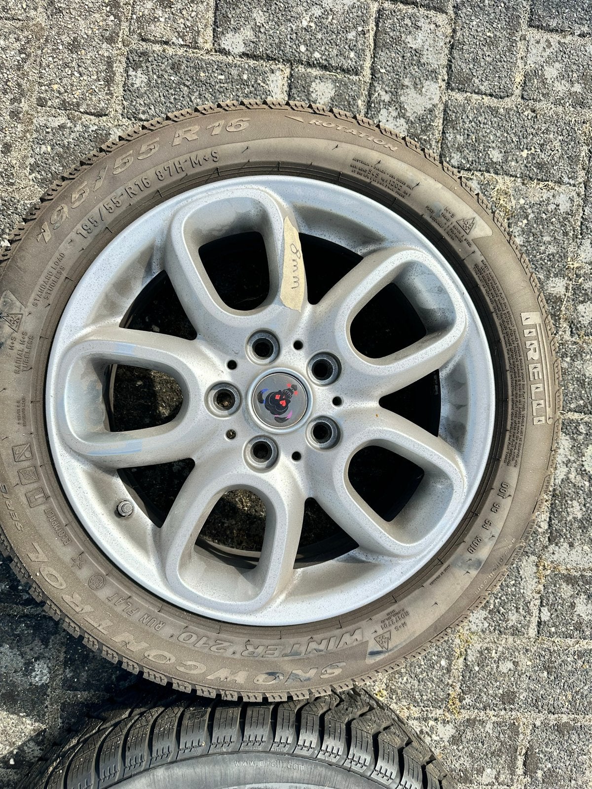 Mini velgen met Pirelli Winterbanden 195/55 R16 (4 stuks), Auto-onderdelen, Banden en Velgen, Ophalen, Gebruikt, 16 inch, Banden en Velgen