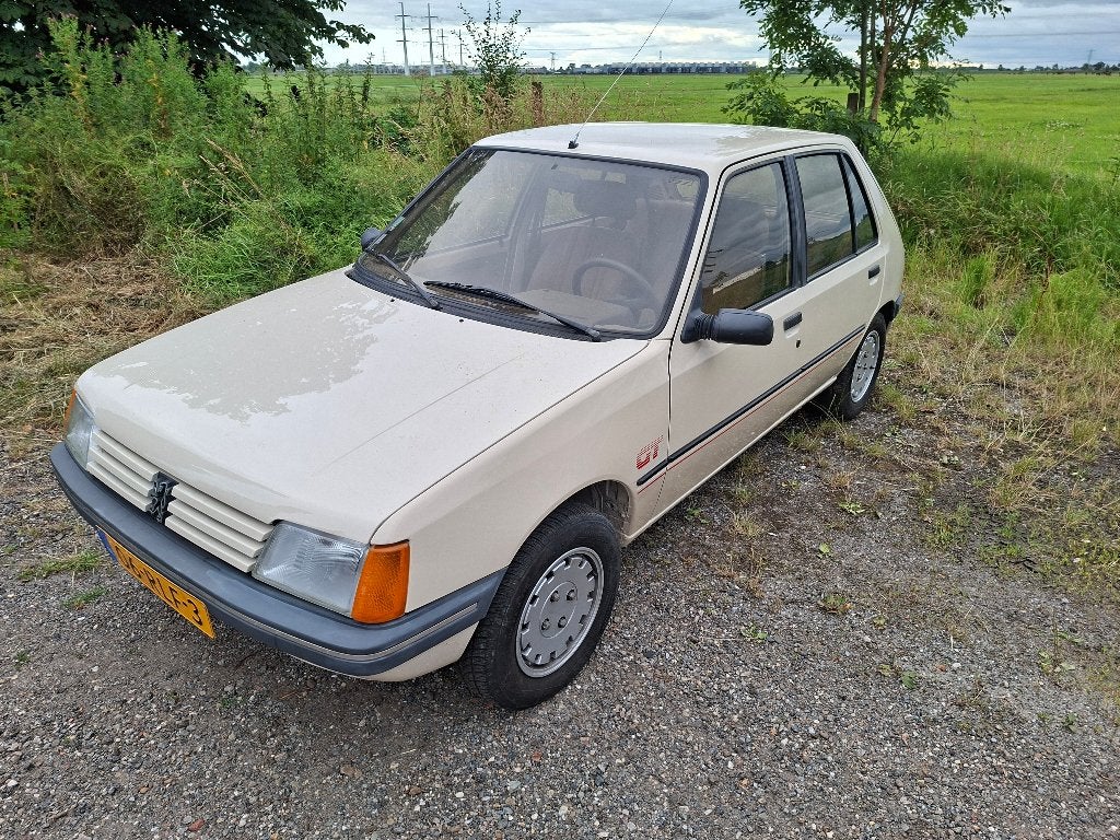 Peugeot 205 1.4 GT 1985 Beige. Weinig km, Auto's, Voorwielaandrijving, Stof, 1360 cc, 4 cilinders