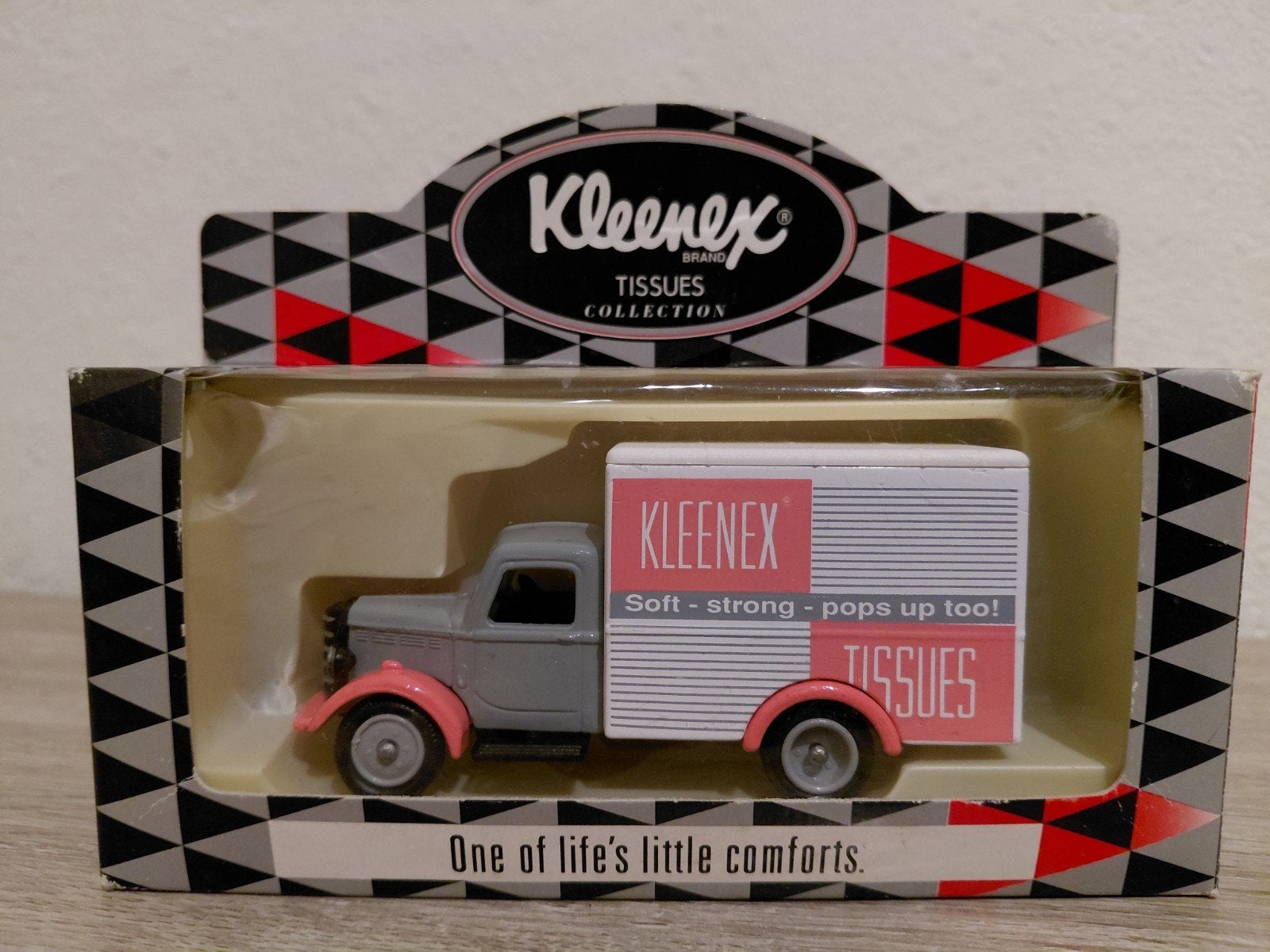 'Kleenex Tissues' Bedford 30 cwt truck, Verzenden, Nieuw, Groter dan 1:32, Overige merken