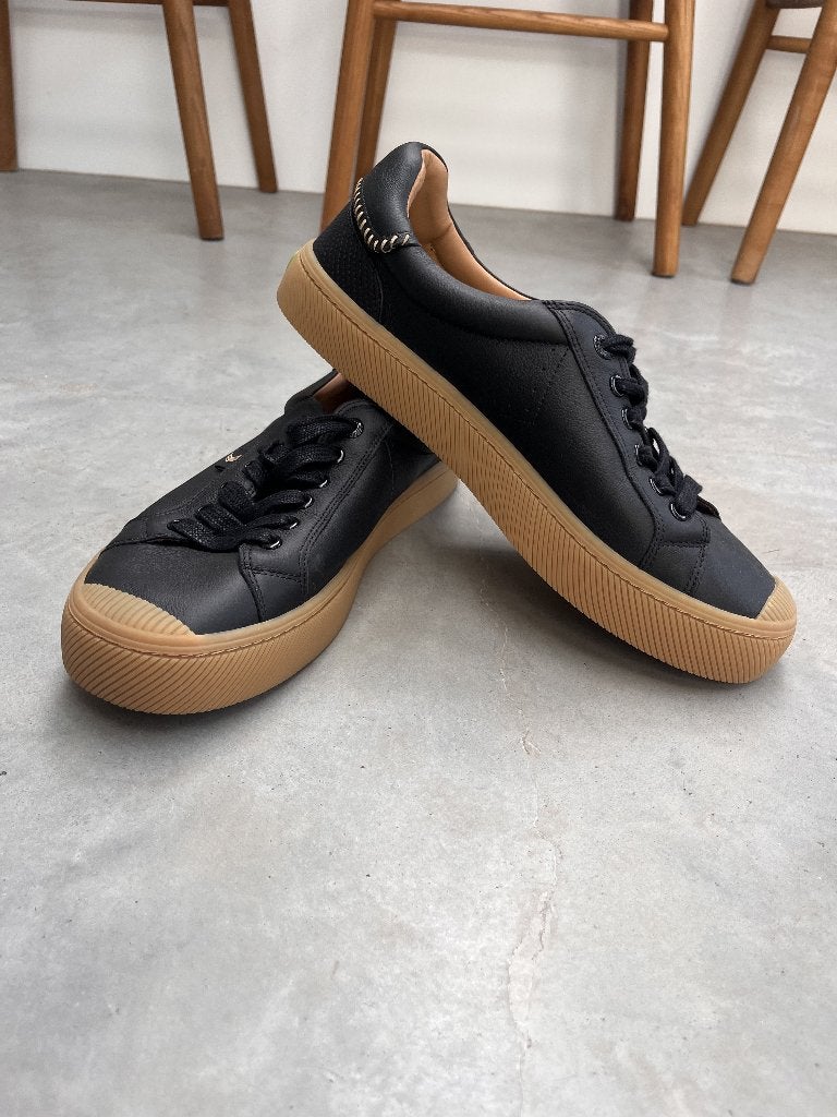 Cariuma premium leather shoes, Kleding | Heren, Cariuma, Zwart, Ophalen of Verzenden, Sneakers of Gympen